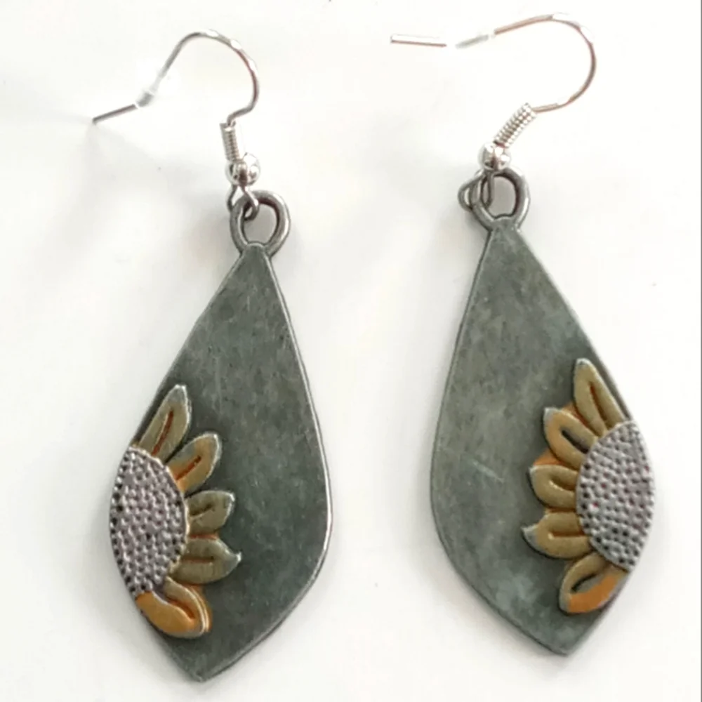 NWOT Small Silver Sunflower Teardrop Earrings, Costume Jewelry - Picture 1 of 2